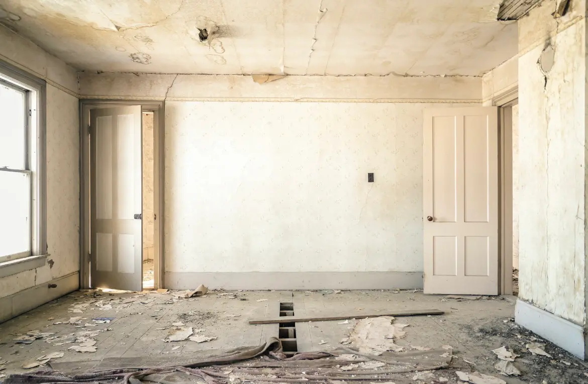 Waste disposal crew managing a cleanout project in Snyderville